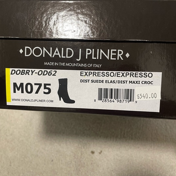 Original Real suede boots by Donald J Pliner - Picture 8 of 9